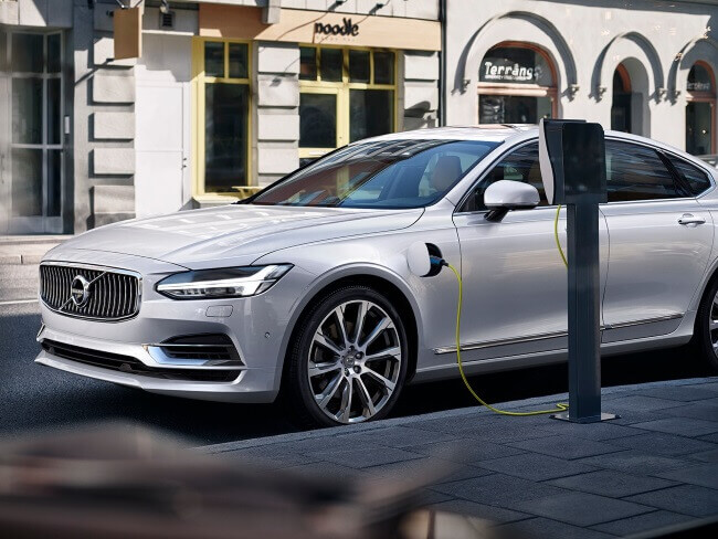 Volvo S90 - Power & Control
